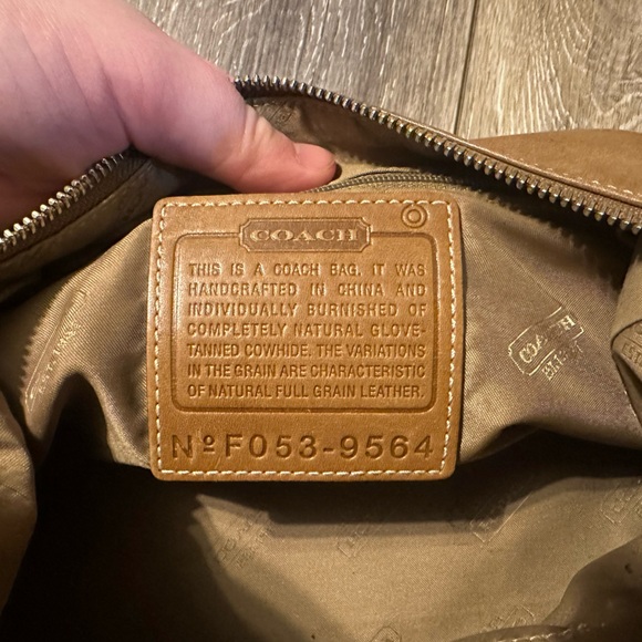 Vintage Coach Hampton Leather Shoulder Bag - Picture 5 of 8